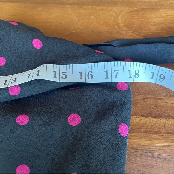 Express Sleeveless Polka Dot Blouse fushia with black lined size small - Picture 11 of 11